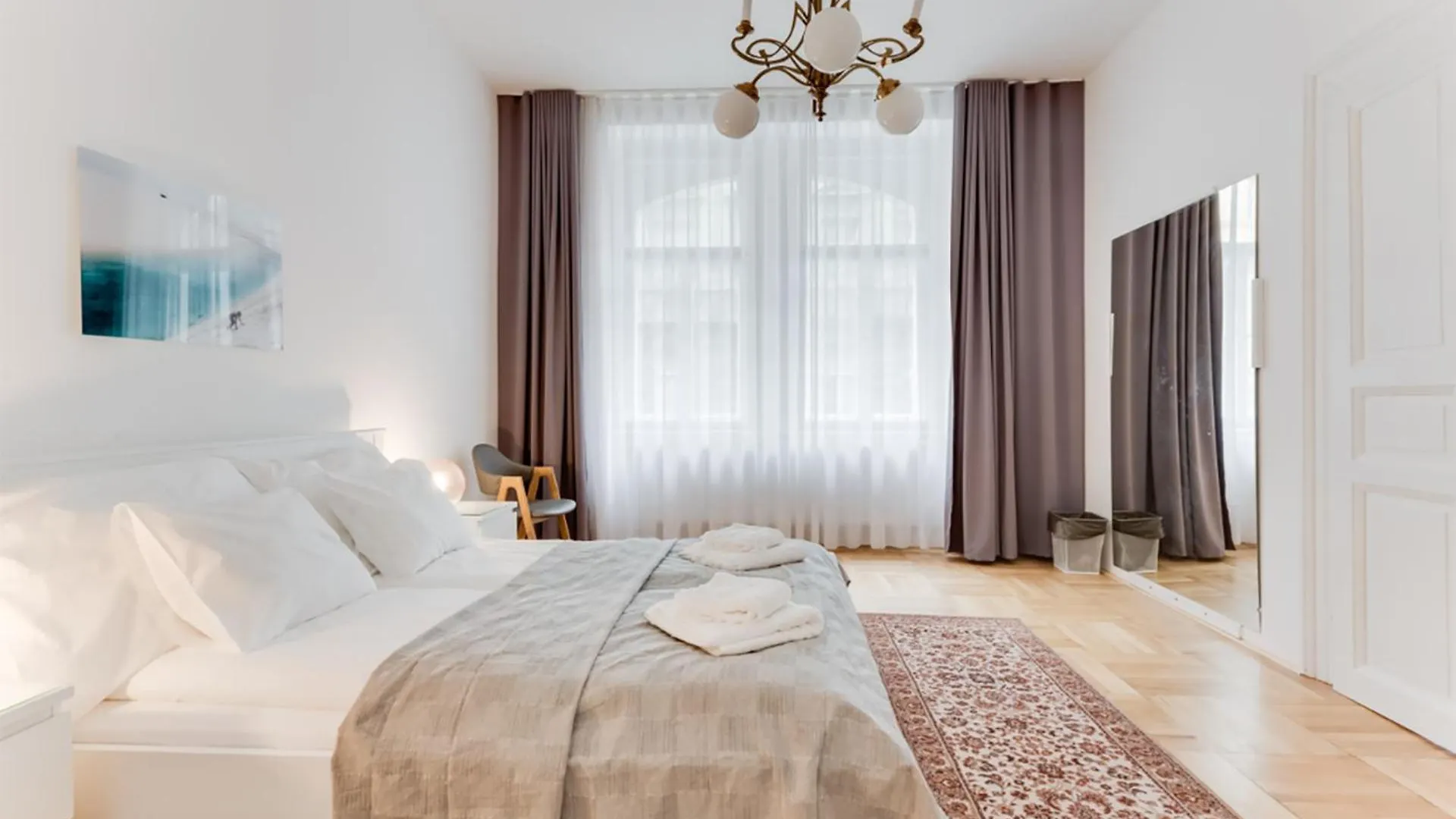 Historic Center - Stylish Family Apartment With Balcony Next To River 프라하