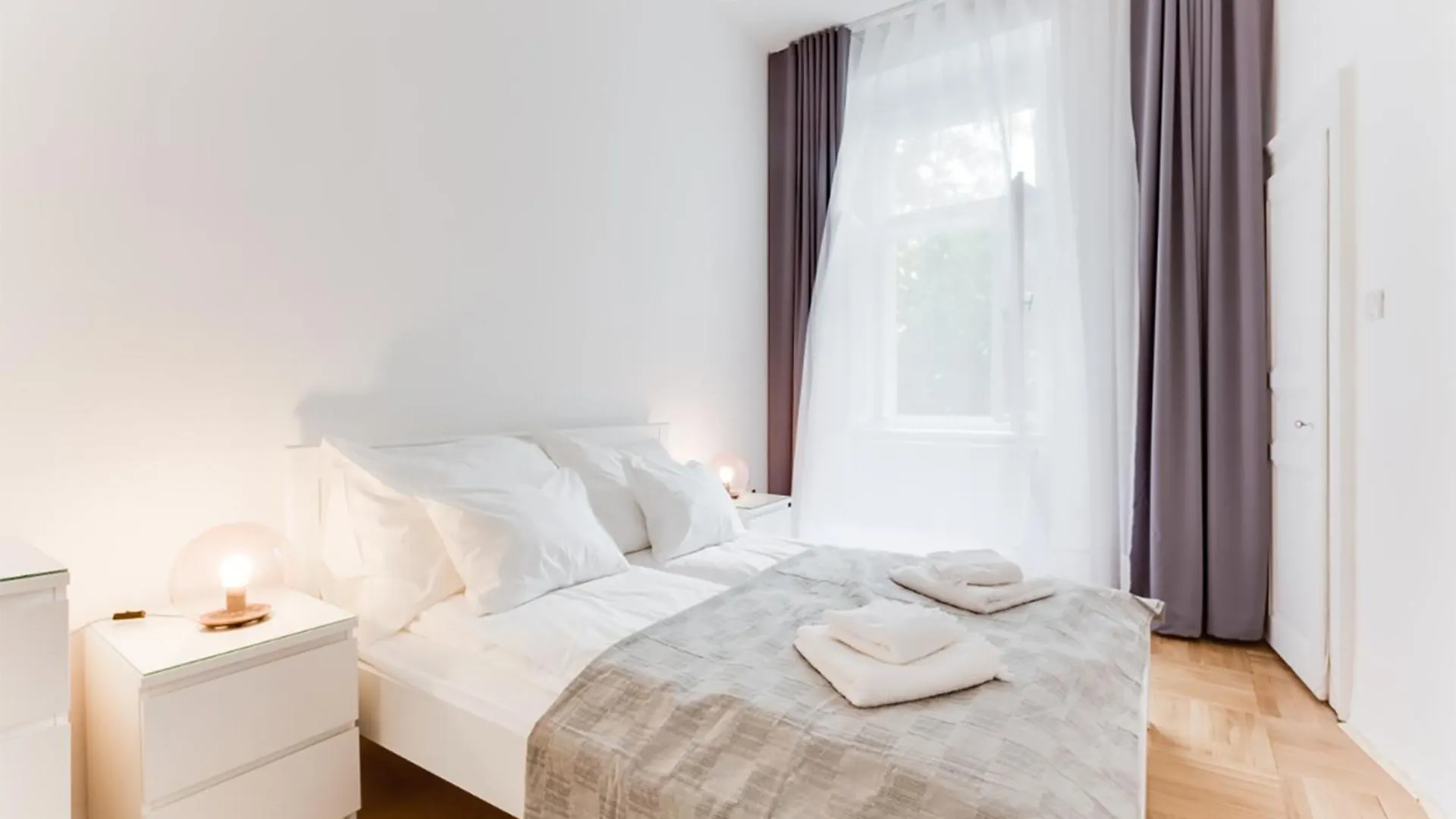 Historic Center - Stylish Family Apartment With Balcony Next To River 프라하 0*,  체코