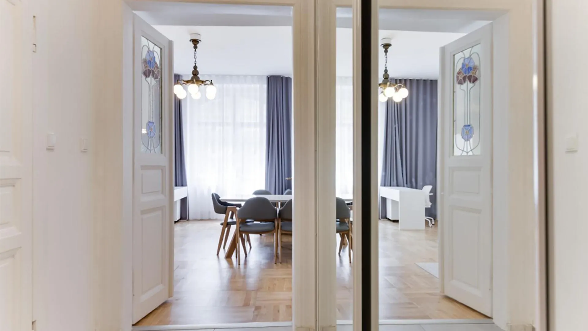 Historic Center - Stylish Family Apartment With Balcony Next To River 프라하