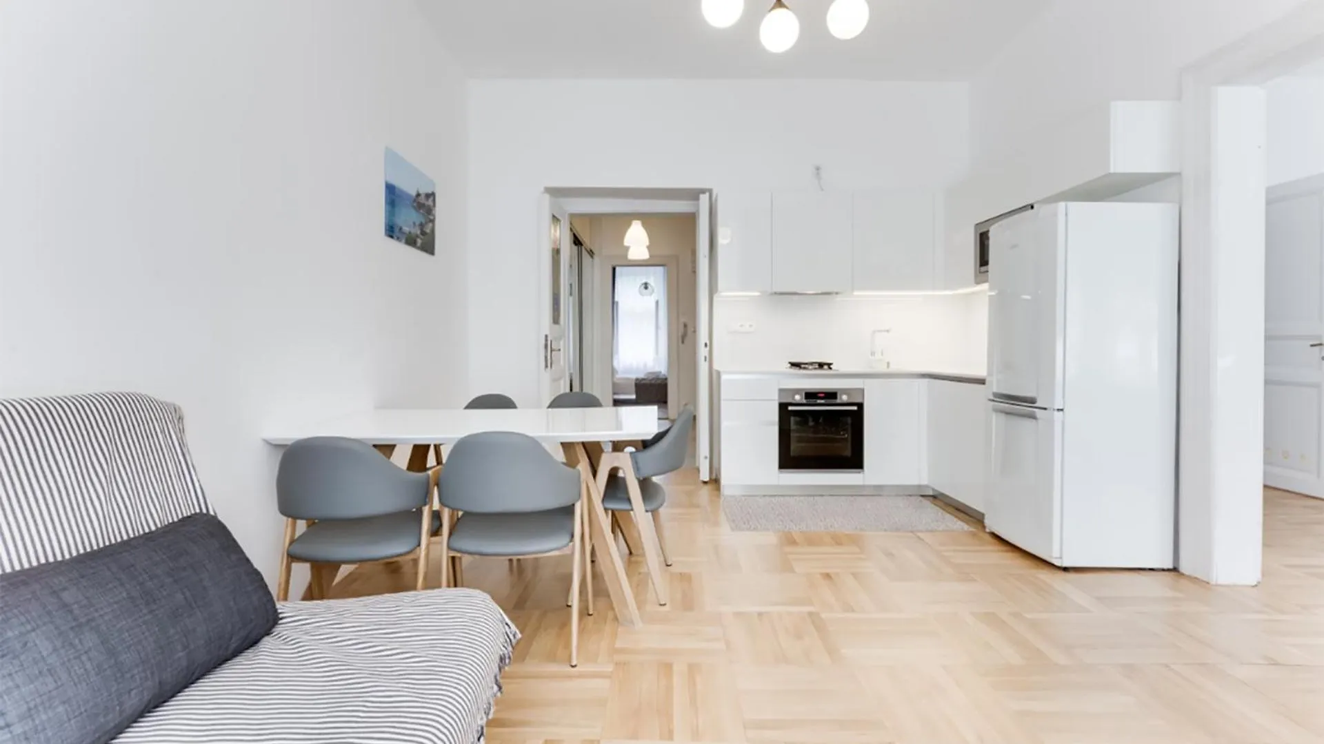 Historic Center - Stylish Family Apartment With Balcony Next To River 프라하 체코